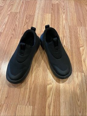 CROCS Women All-Black Slip-On Sneakers